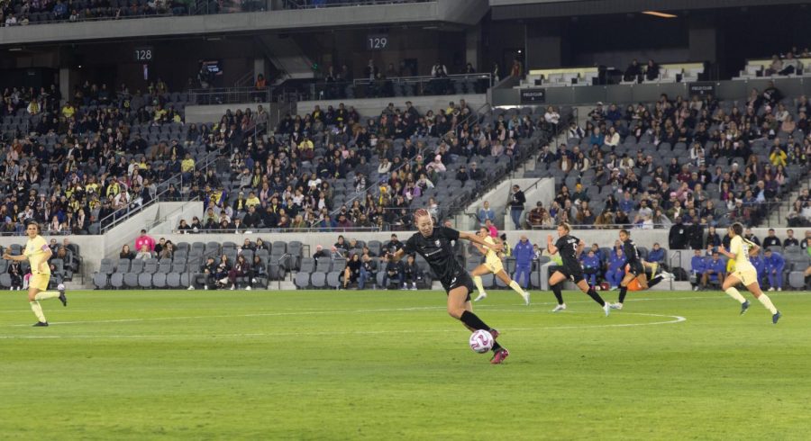 Wednesday March 8, Angel City Football Club hosted Club America Femenil in a friendly match at BMO Stadium in Los Angeles, Calif. ACFC won 3-0 with Jun Endo controlling the midfield in defense and offense. 