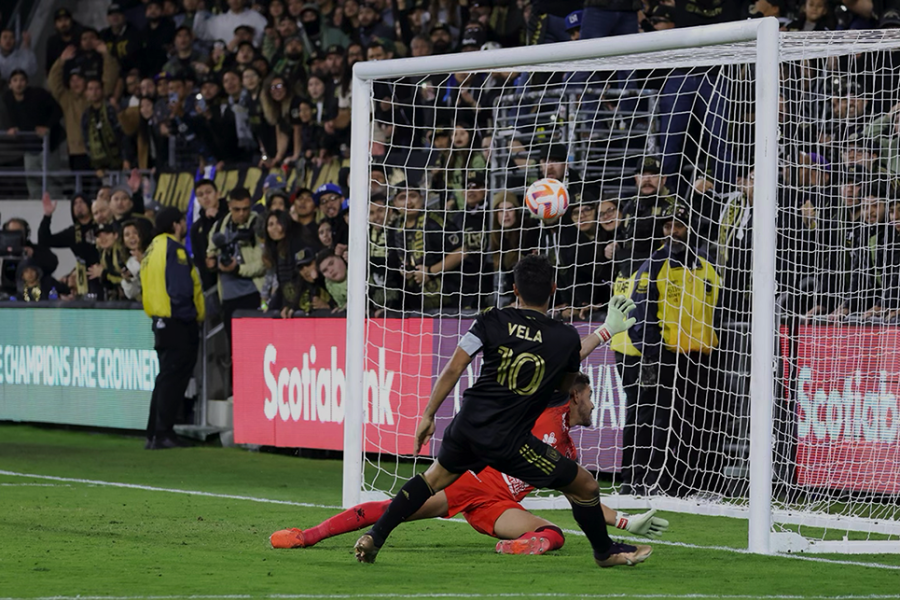 LAFC advanced to the quarter finals of the CONCACAF Champions League with an aggregate of (4-2) after losing 1-2 against Alajuelense, Carlos Vela scored the lone goal for the home team today at the BMO Stadium in Los Angeles, Calif. 