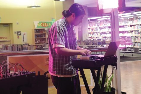 Diego Wheeler performed at Rio Hondo College in the Library by displaying  a whole different sound in tune in his own artistic way.